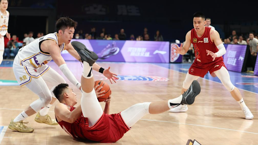因抱怨染黄，内马尔：裁判不仅水平差，傲慢的态度也令人作呕